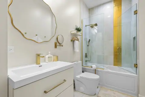 Ensuite bathroom with soaking tub