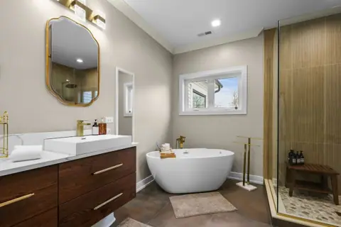 Freestanding tub bathroom