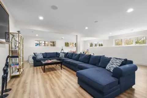 Lower level lounge