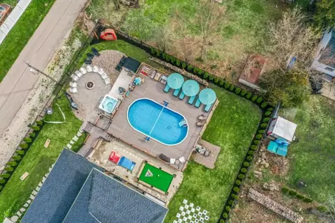 Pool, games lawn and terrace