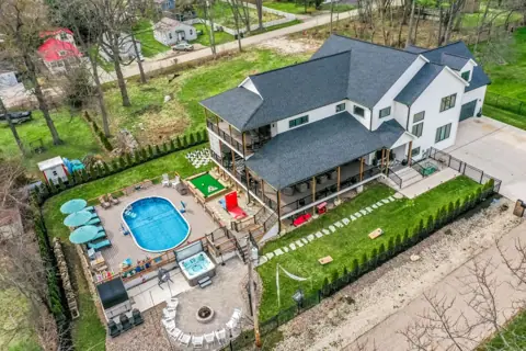 Residence and pool terrace